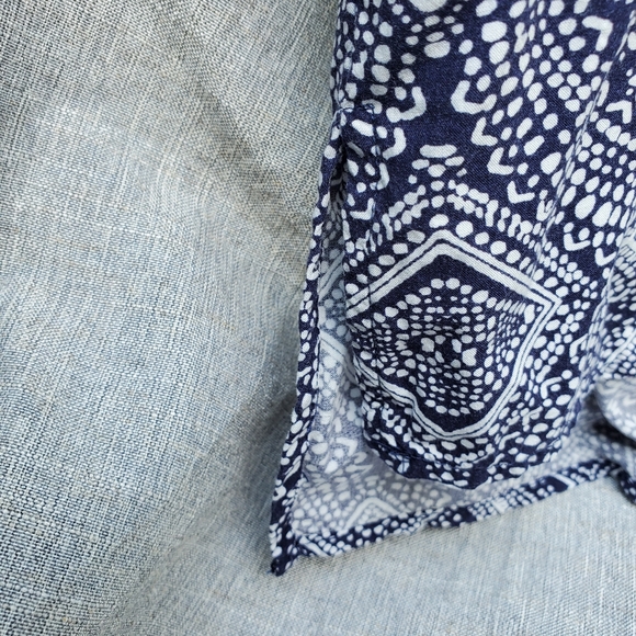 Dalia Blue and White Print Tunic Medium - Picture 8 of 14